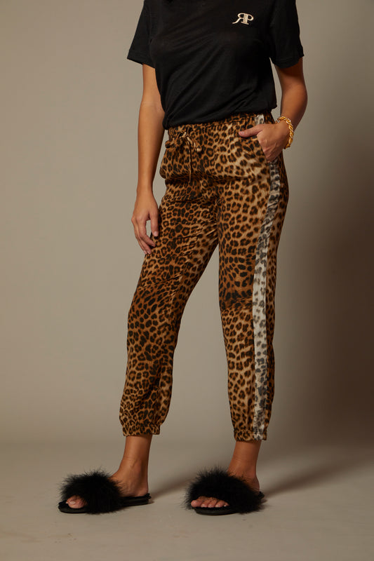 THE OLIVIA SILK JOGGER IN DOLCE VITA ANIMAL PRINT