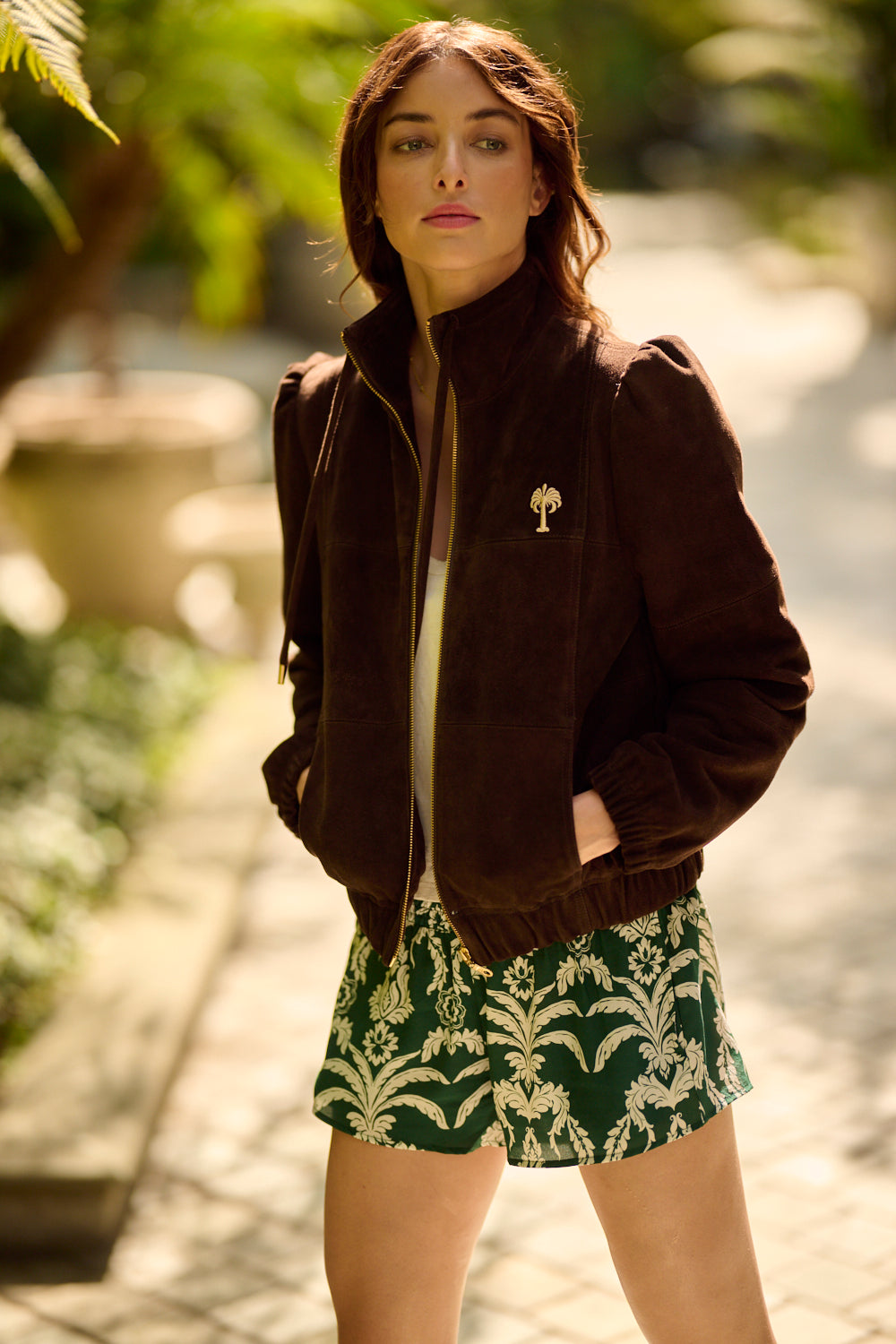 THE JAYNE SILK SHORTS IN POLO LOUNGE PALM PRINT