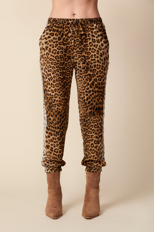 THE OLIVIA SILK JOGGER IN DOLCE VITA ANIMAL PRINT