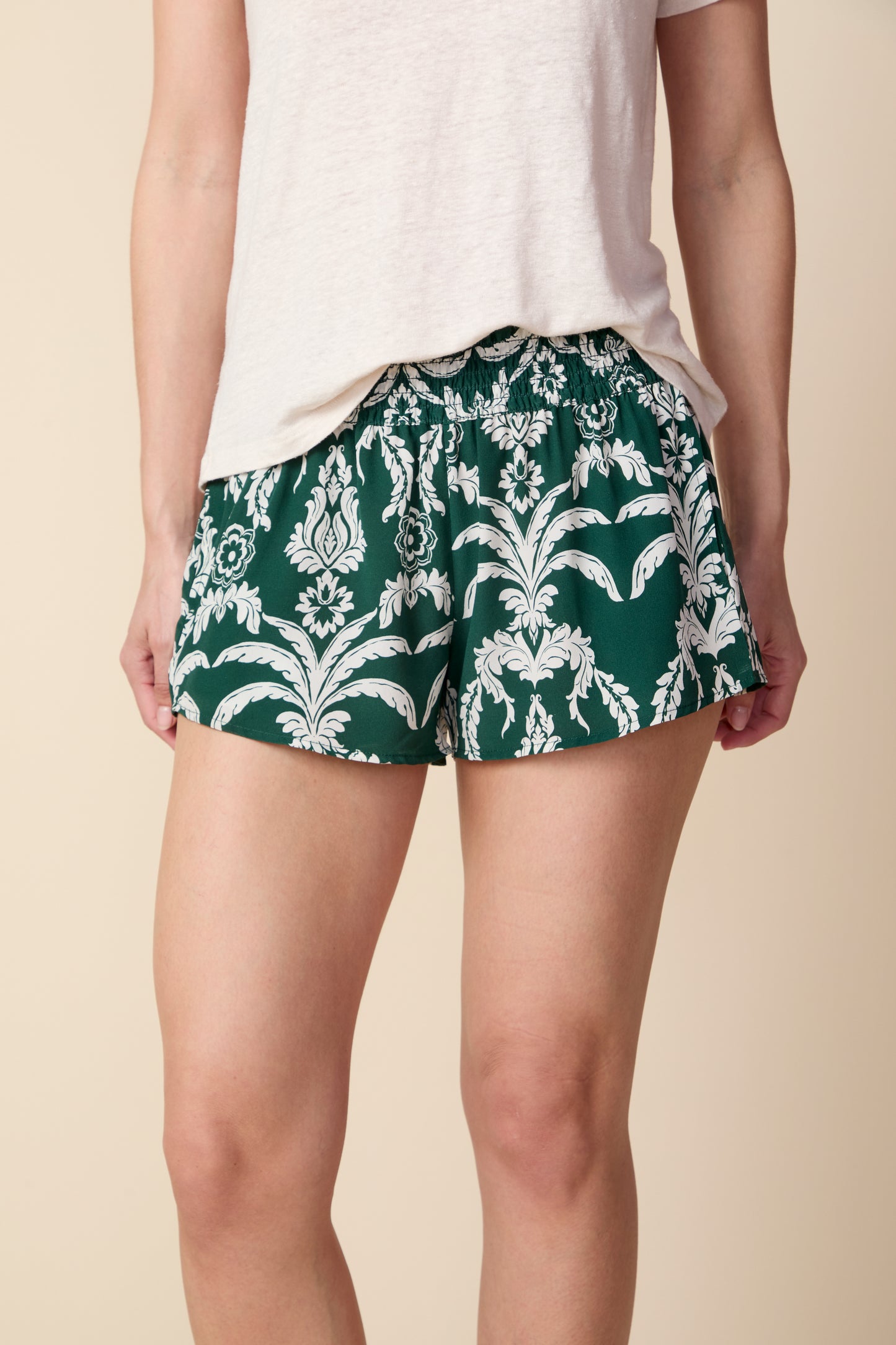 THE JAYNE SILK SHORTS IN POLO LOUNGE PALM PRINT