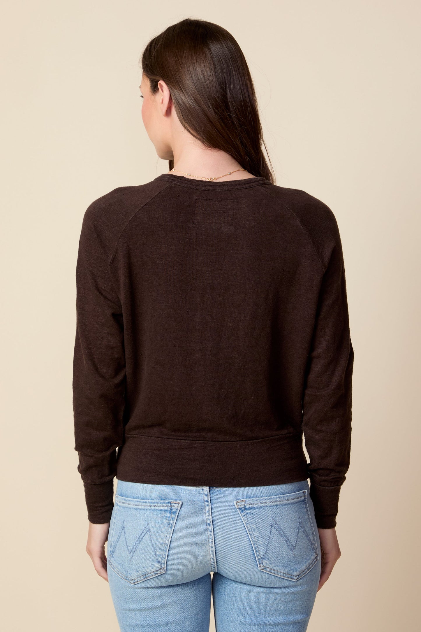 THE ROBBIE LONG SLEEVE RAGLAN TEE IN COFFEE BEAN BROWN