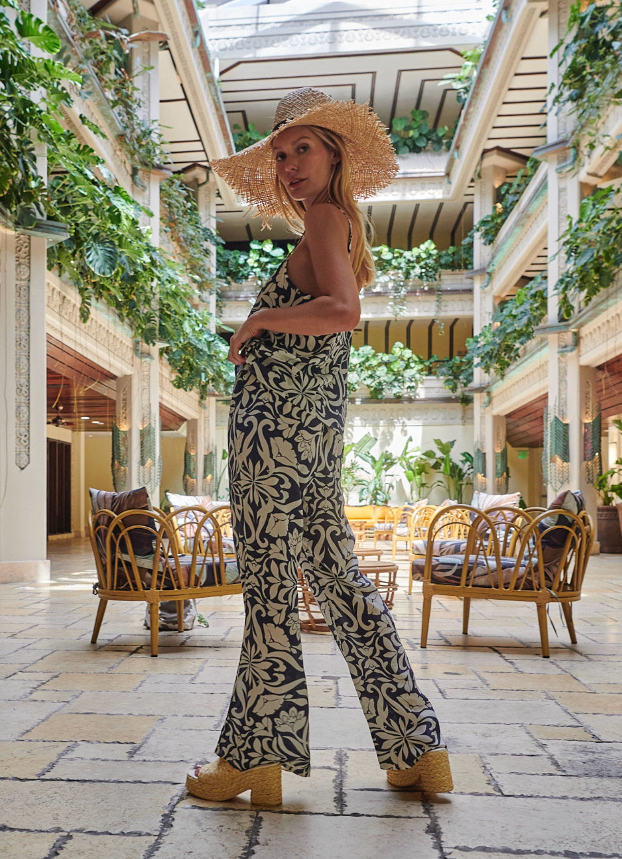 THE AIMEE SILK PANTS IN MONTE CARLO PRINT - ROYAL PALMS love & legacy