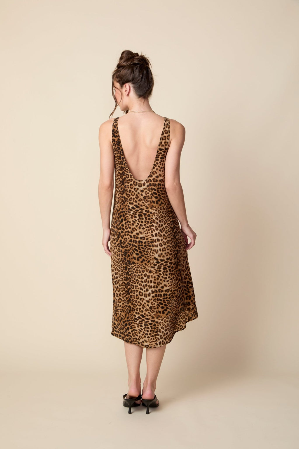 THE AMANDA SILK HI LO MIDI DRESS IN DOLCE VITA ANIMAL PRINT - ROYAL PALMS love & legacy