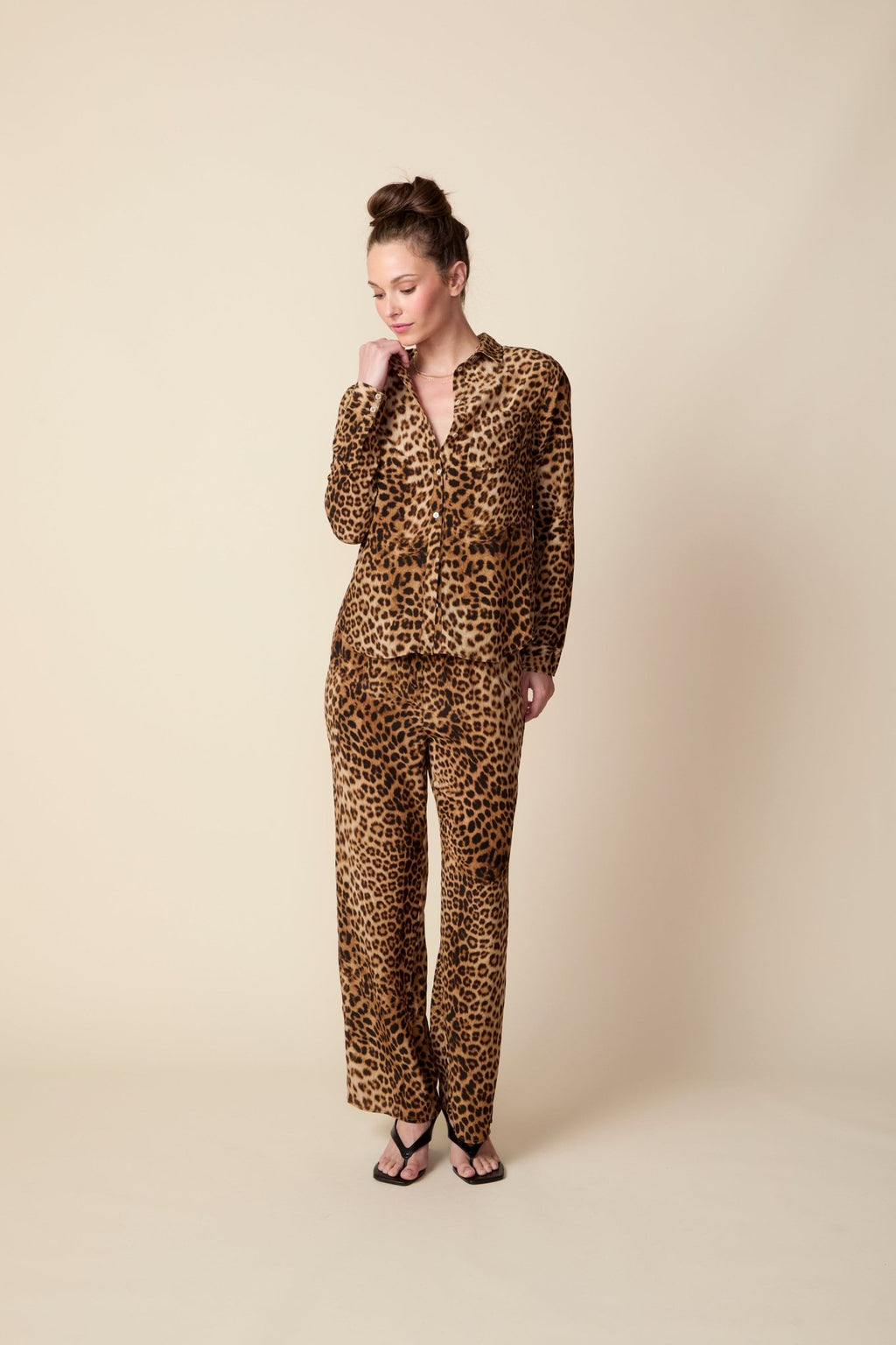THE BARRETT BUTTON DOWN SHIRT IN ANIMAL PRINT - ROYAL PALMS love & legacy