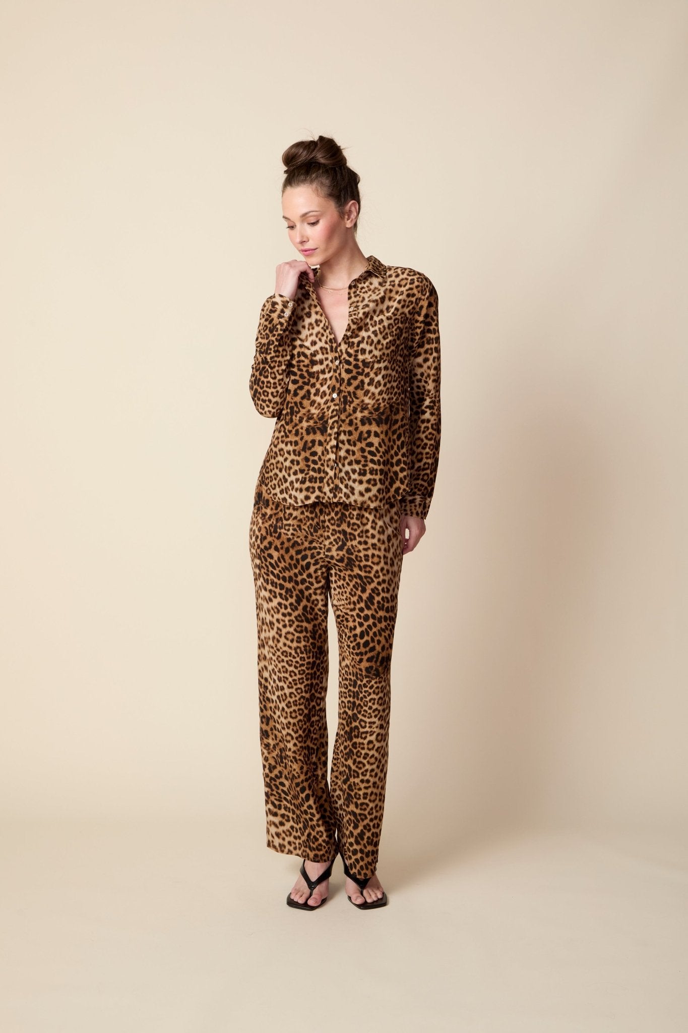 THE BARRETT BUTTON DOWN SHIRT IN ANIMAL PRINT - ROYAL PALMS love & legacy