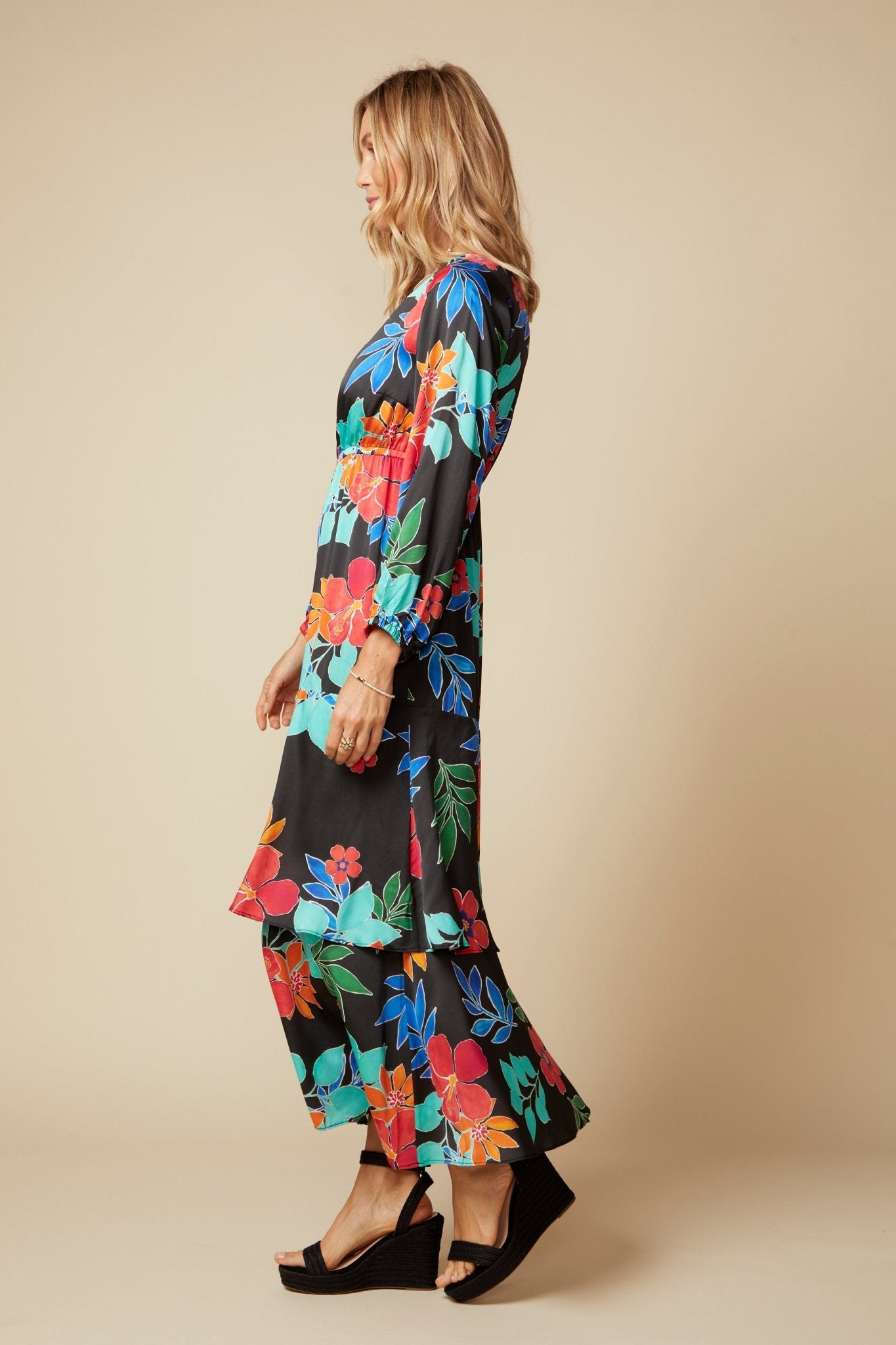THE HARLOW SILK TIERED MAXI DRESS IN CAPRI FLORAL PRINT - ROYAL PALMS love & legacy