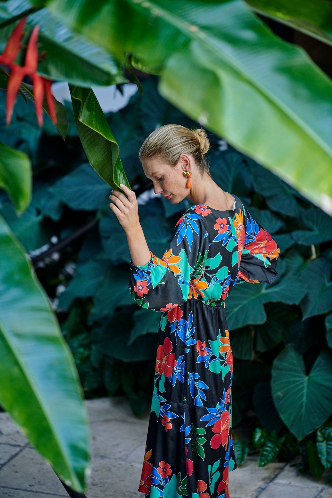 THE HARLOW SILK TIERED MAXI DRESS IN CAPRI FLORAL PRINT - ROYAL PALMS love & legacy