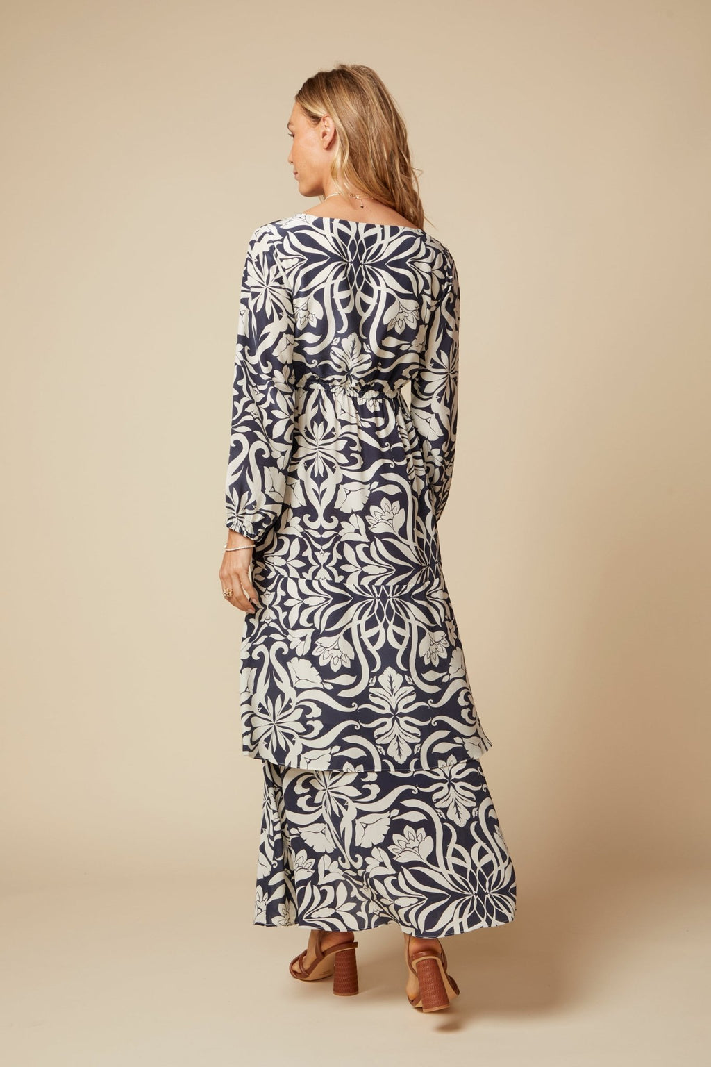 THE HARLOW SILK TIERED MAXI DRESS IN MONTE CARLO PRINT - ROYAL PALMS love & legacy