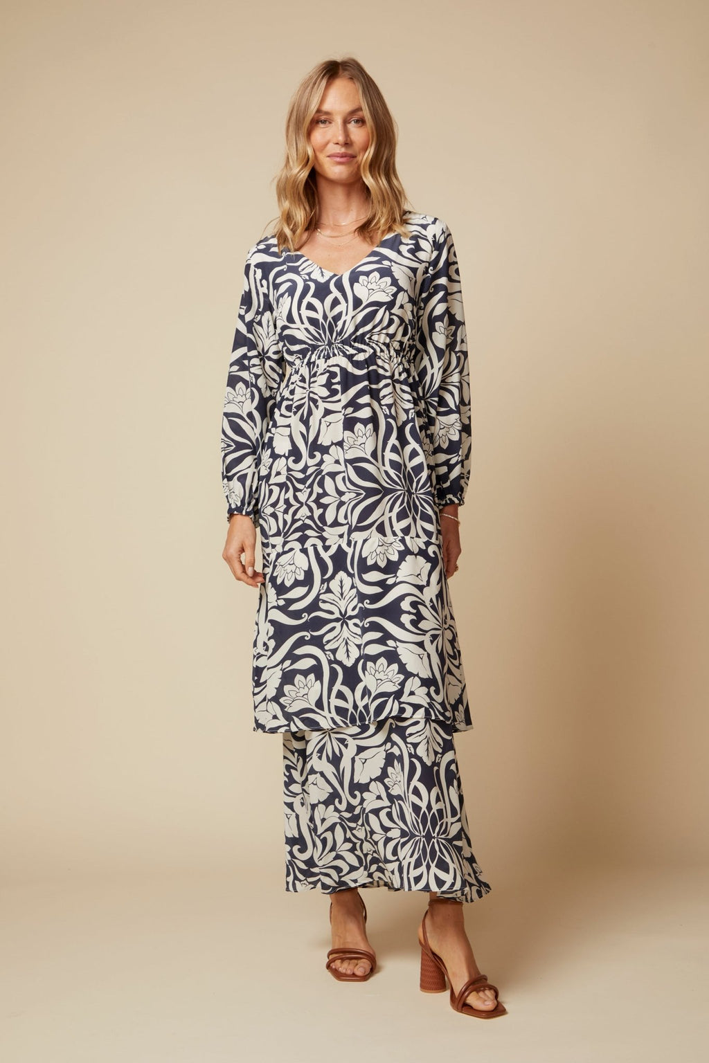 THE HARLOW SILK TIERED MAXI DRESS IN MONTE CARLO PRINT - ROYAL PALMS love & legacy