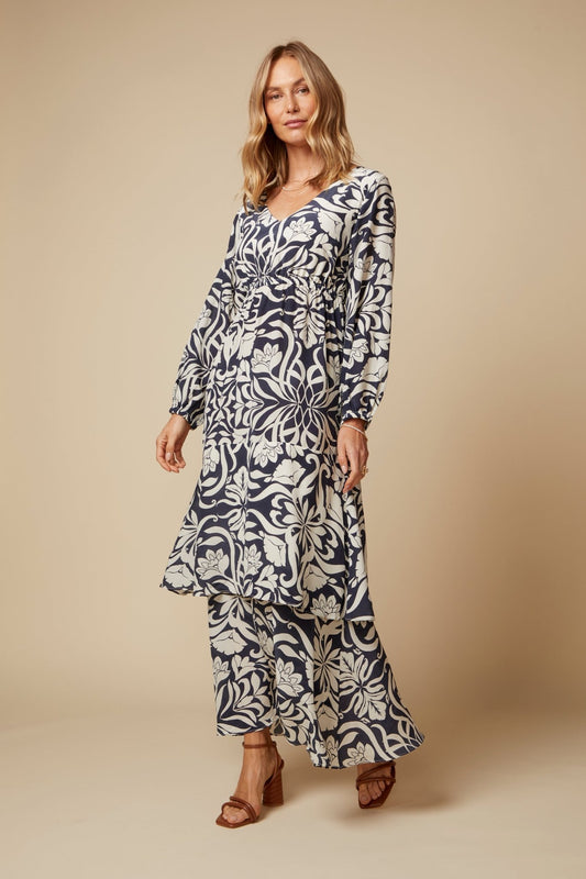 THE HARLOW SILK TIERED MAXI DRESS IN MONTE CARLO PRINT - ROYAL PALMS love & legacy