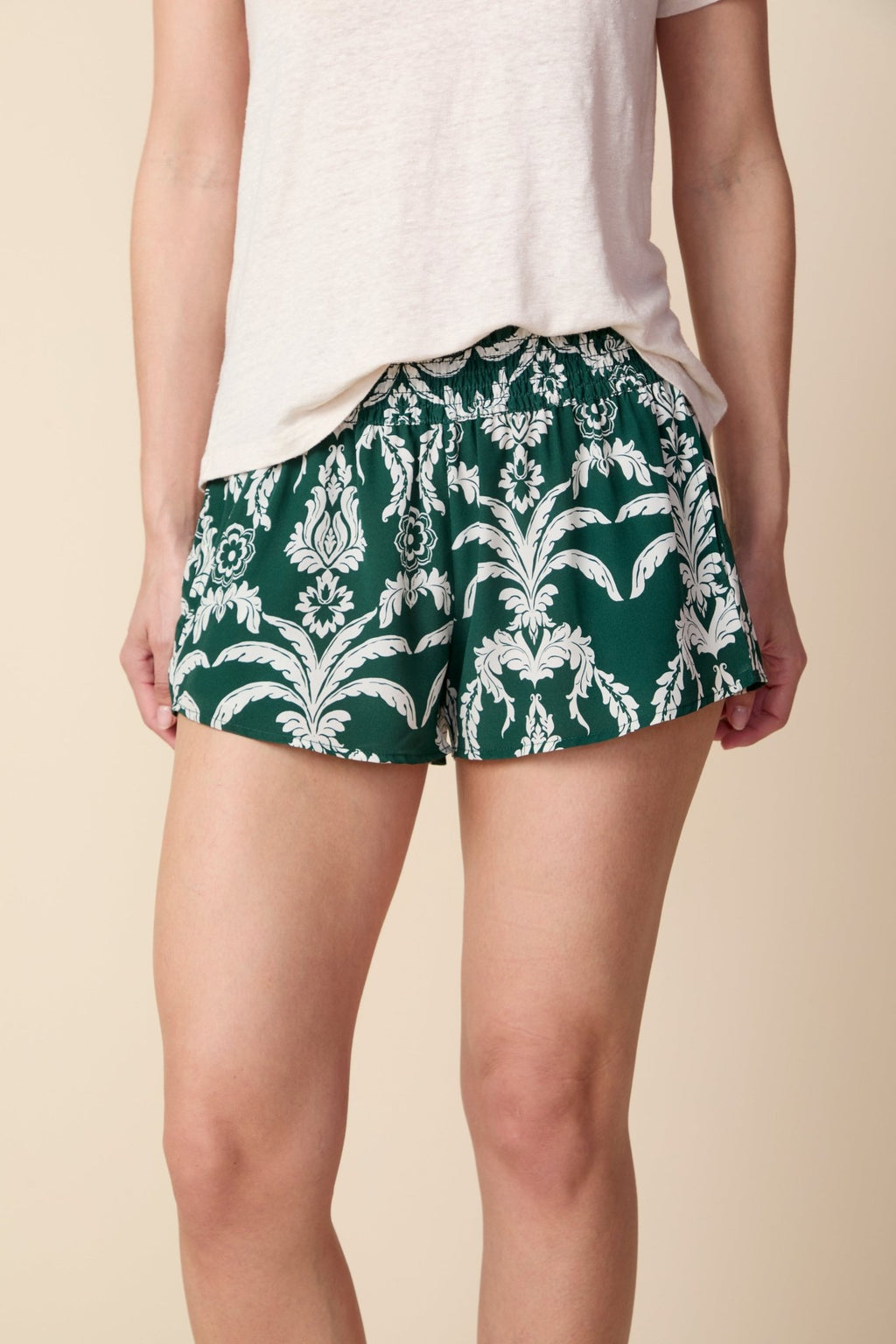 THE JAYNE SILK SHORTS IN POLO LOUNGE PALM PRINT - ROYAL PALMS love & legacy