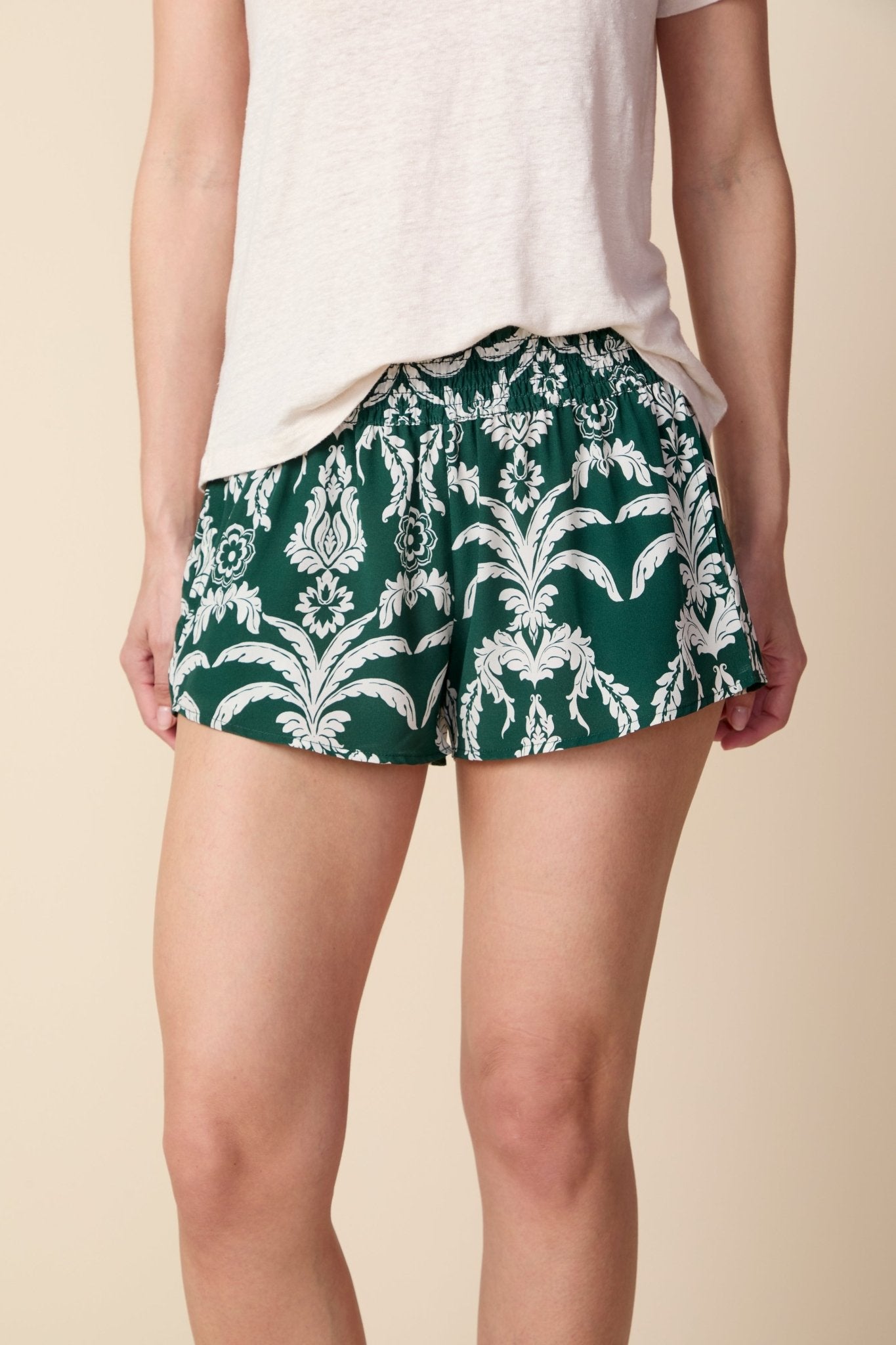 THE JAYNE SILK SHORTS IN POLO LOUNGE PALM PRINT - ROYAL PALMS love & legacy