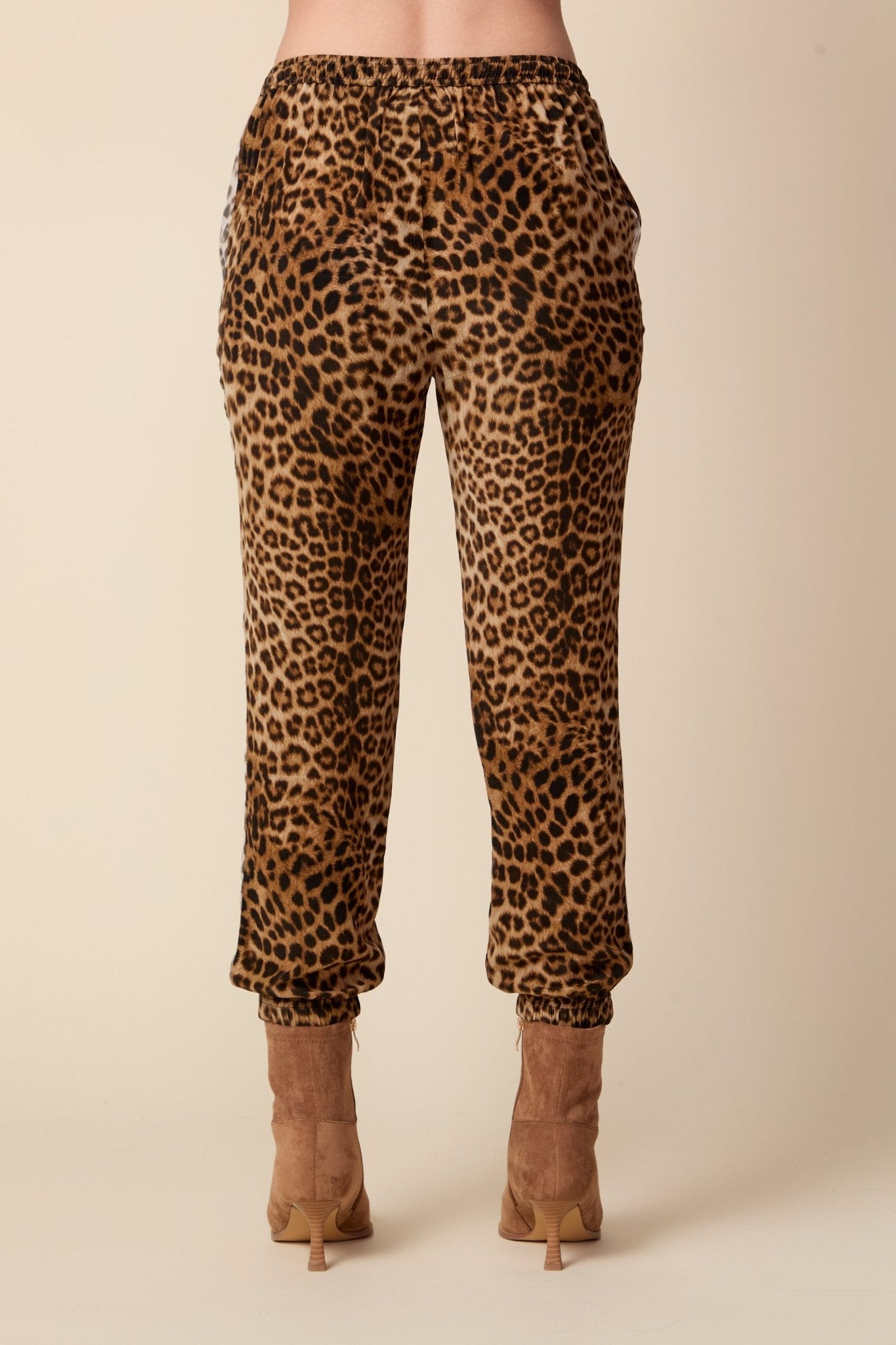 THE OLIVIA SILK JOGGER IN DOLCE VITA ANIMAL PRINT - ROYAL PALMS love & legacy