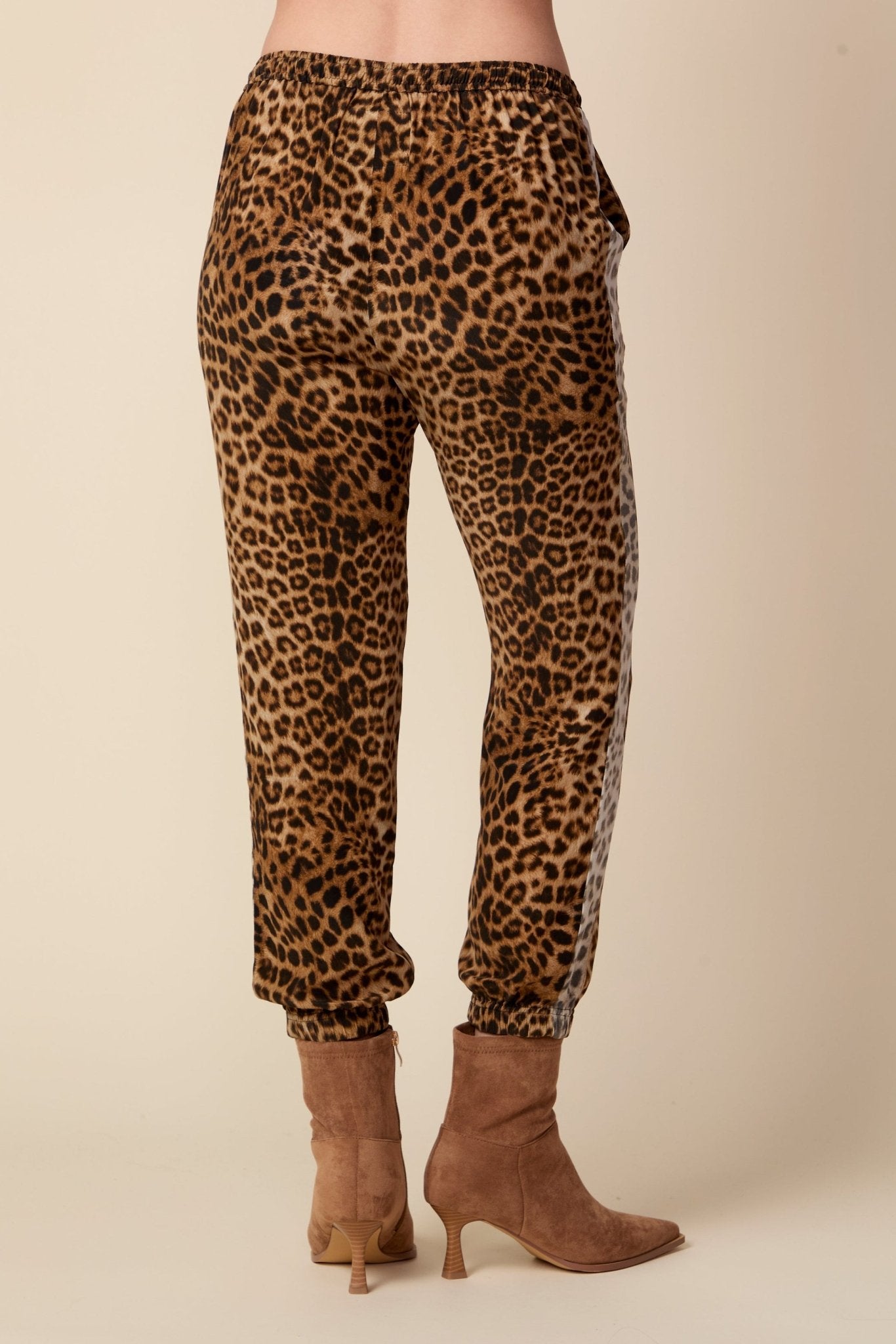 THE OLIVIA SILK JOGGER IN DOLCE VITA ANIMAL PRINT - ROYAL PALMS love & legacy