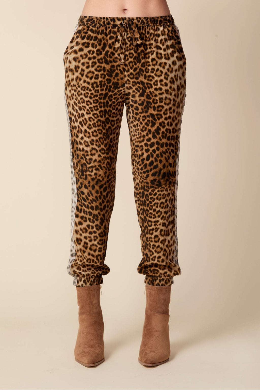 THE OLIVIA SILK JOGGER IN DOLCE VITA ANIMAL PRINT - ROYAL PALMS love & legacy