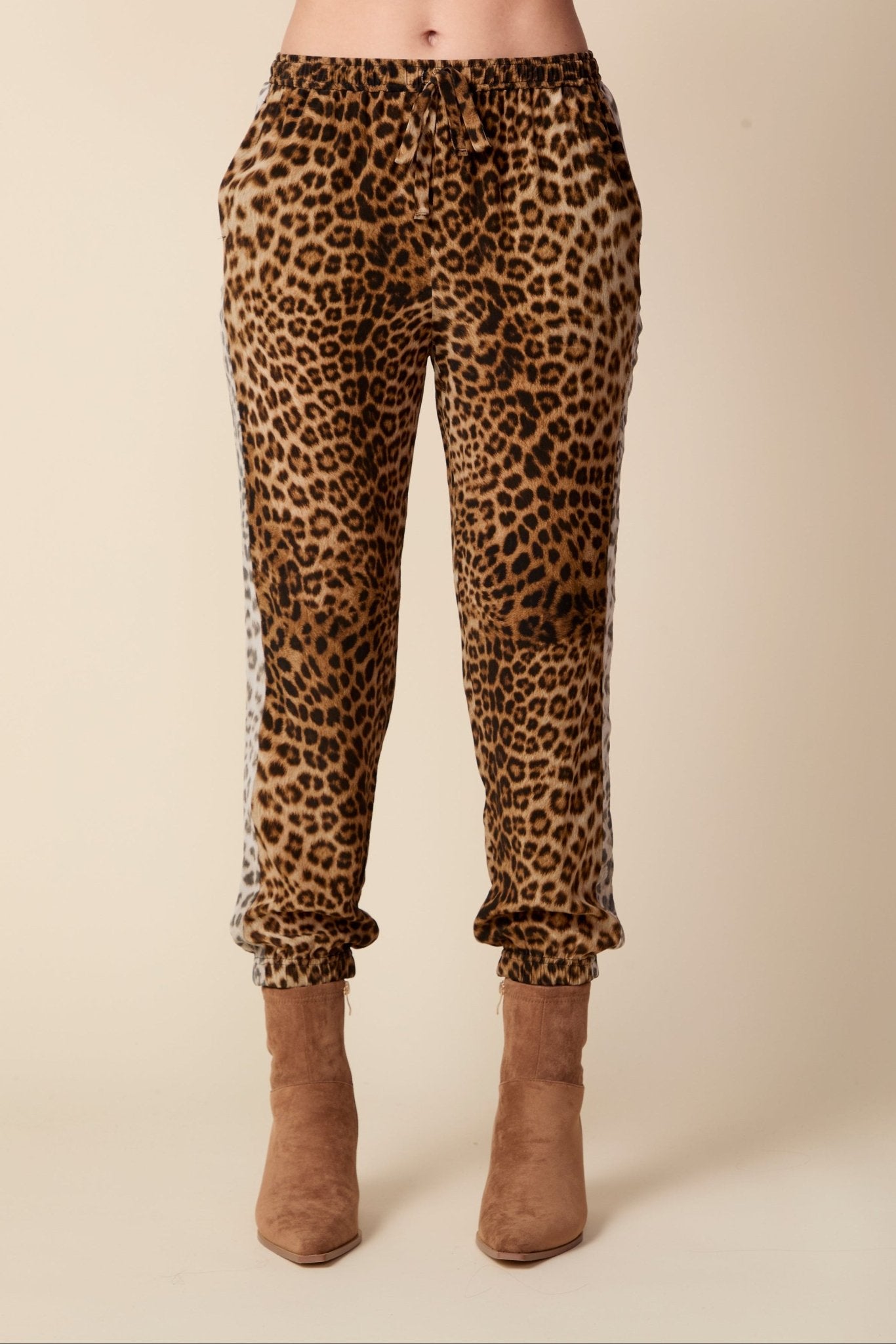 THE OLIVIA SILK JOGGER IN DOLCE VITA ANIMAL PRINT - ROYAL PALMS love & legacy