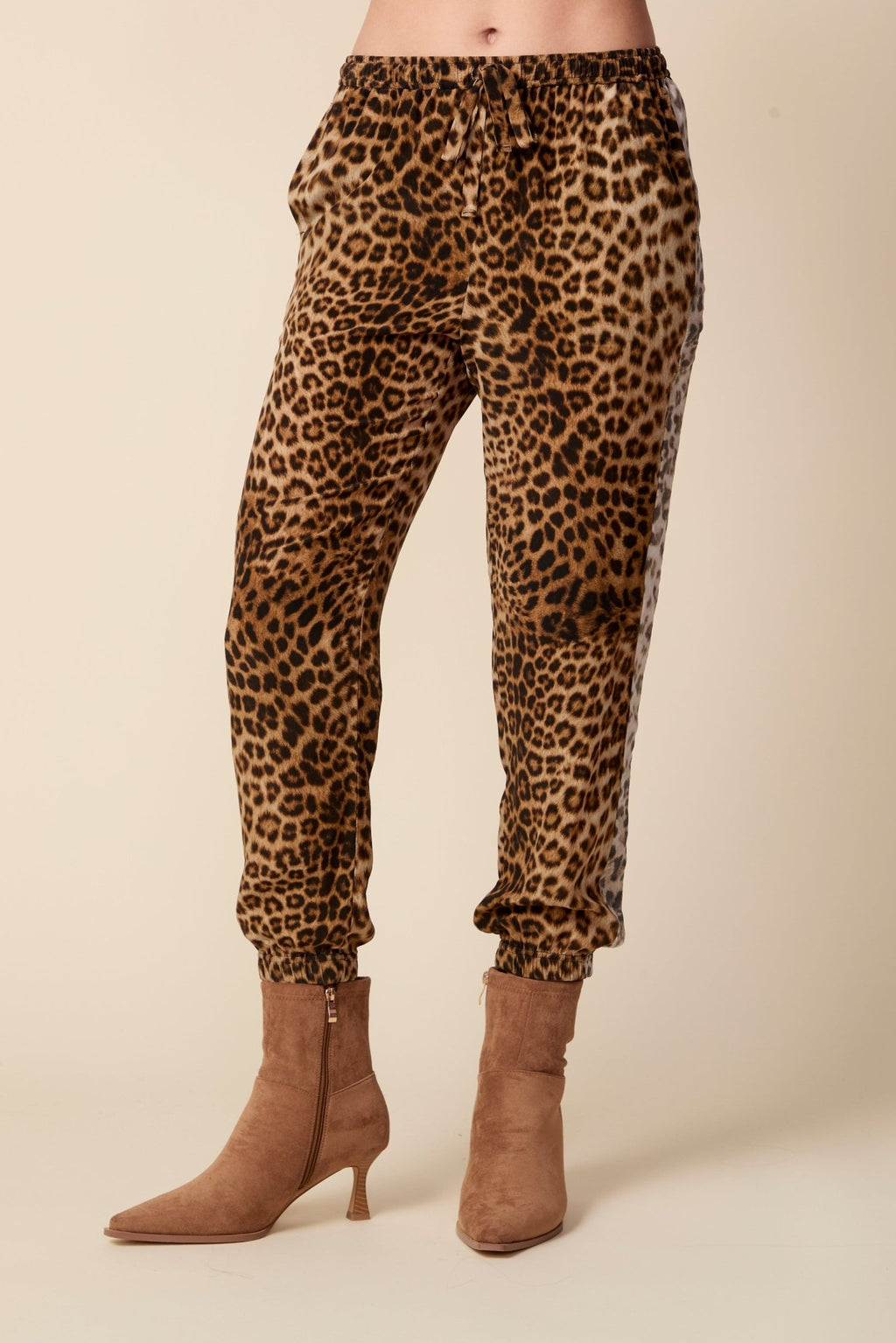 THE OLIVIA SILK JOGGER IN DOLCE VITA ANIMAL PRINT - ROYAL PALMS love & legacy