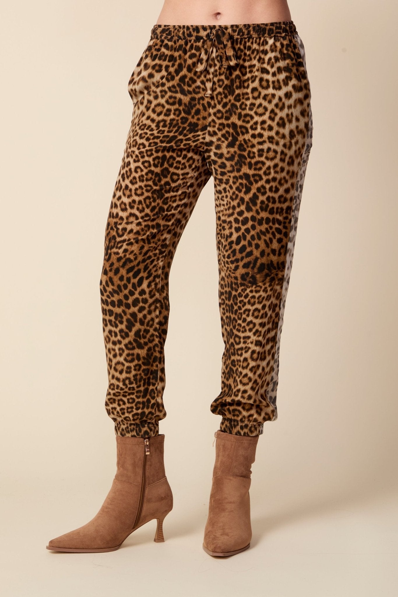 THE OLIVIA SILK JOGGER IN DOLCE VITA ANIMAL PRINT - ROYAL PALMS love & legacy